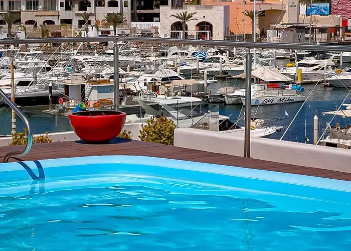Marina & Ocean View Balcony, Rooftop Pool Access Сasa de vacaciones